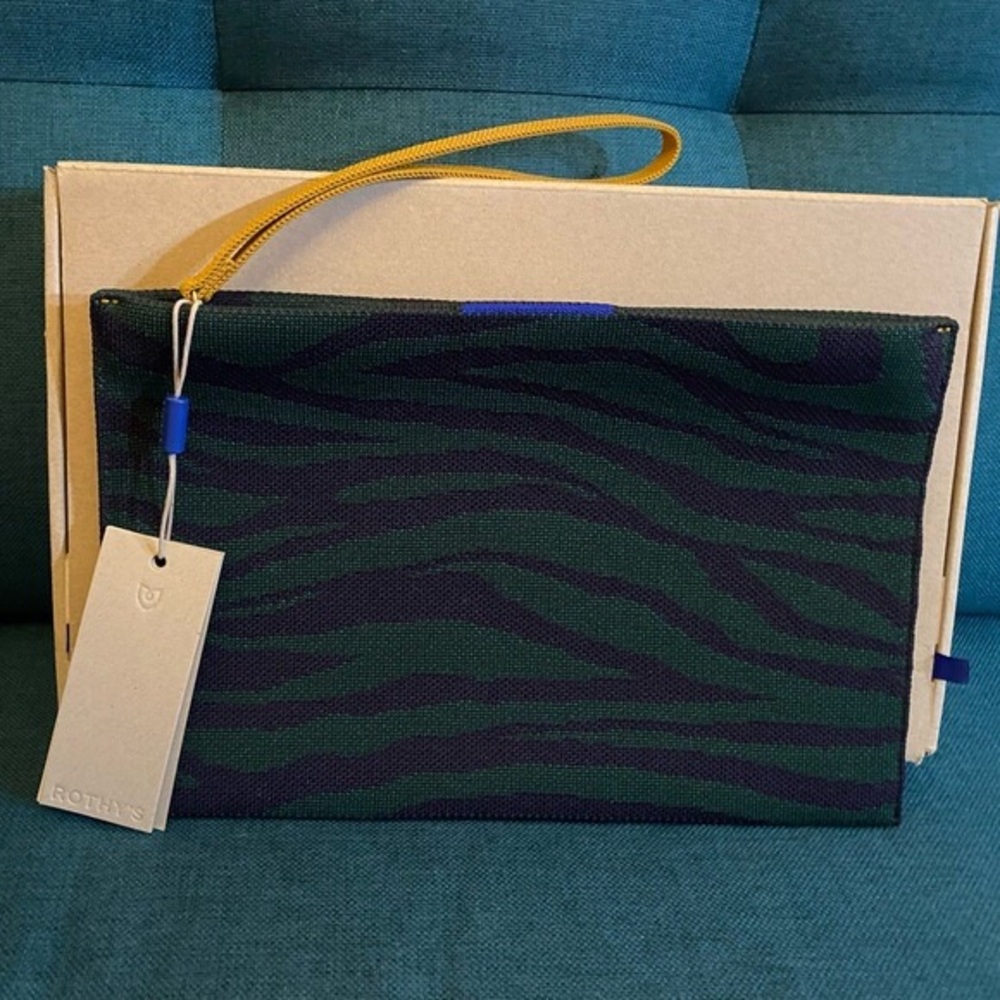 {ROTHY’S} Green Zebra essential pouch NWT *magnets* - Picture 1 of 6